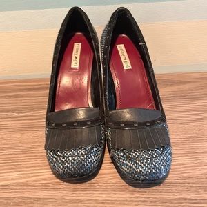 Tommy Hilfiger heels, blue and black size 9.